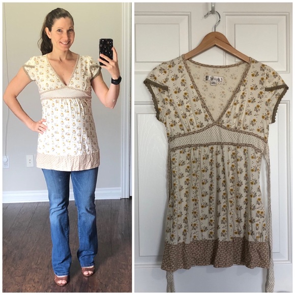 Decree Tops - ⭕️DONATED 1/14/20 Floral v-neck top